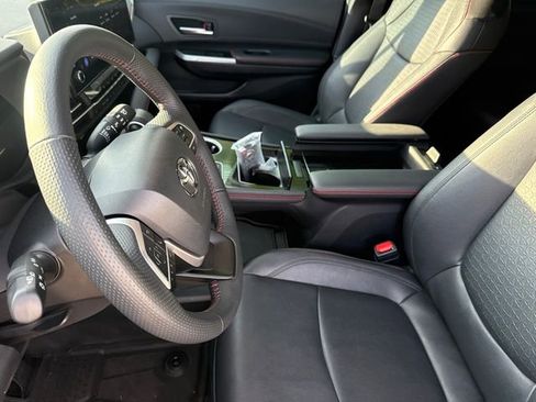Used 2025 Toyota Sienna XSE w/ XSE Plus Package FWD image 19