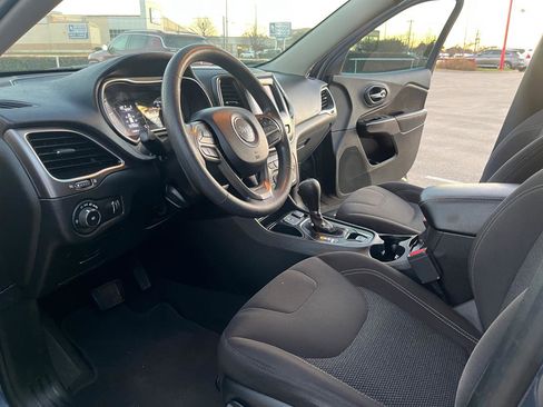 Used 2019 Jeep Cherokee Latitude w/ Popular Appearance Group image 7