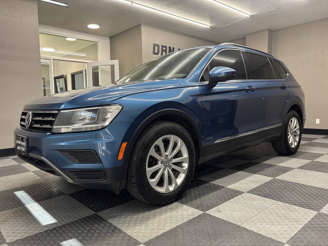 Used 2018 Volkswagen Tiguan SE AWD/4WD image 2