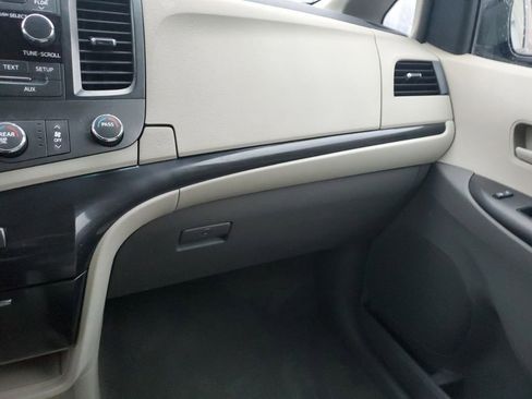 Used 2011 Toyota Sienna LE image 18