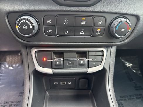 Used 2024 GMC Terrain SLE image 15