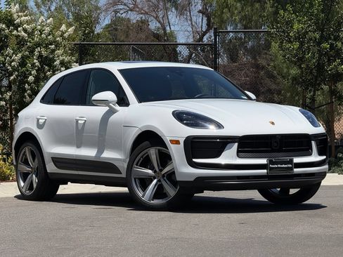 Used 2026 Porsche Macan AWD/4WD image 9
