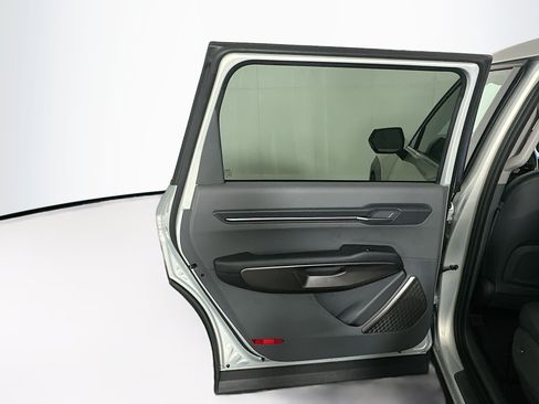 Used 2024 Kia EV9 Light Long Range RWD image 26
