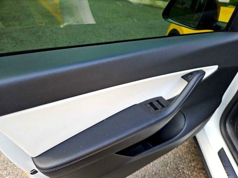 Used 2021 Tesla Model Y Performance image 17