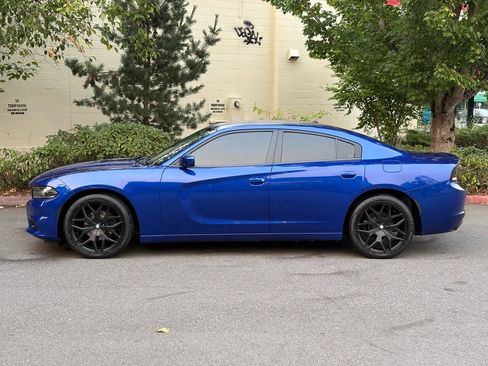 Used 2020 Dodge Charger SXT image 3