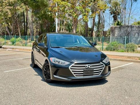 Used 2018 Hyundai Elantra SEL FWD image 1