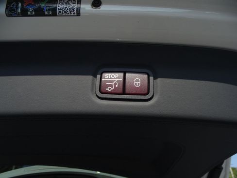 Used 2023 Mercedes-Benz Maybach GLS 600 4MATIC image 19