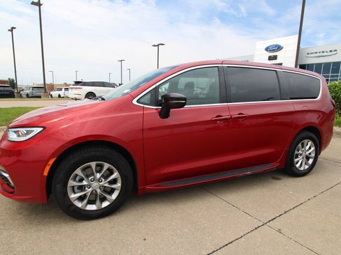 Used 2026 Chrysler Pacifica Select AWD/4WD image 18