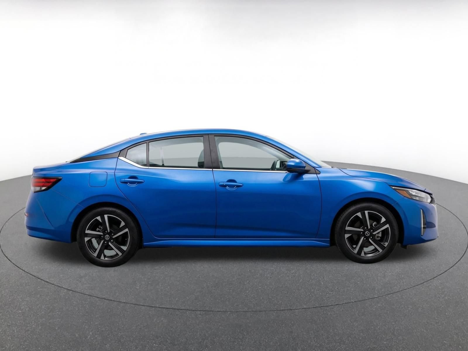 Used 2025 Nissan Sentra SV FWD image 9