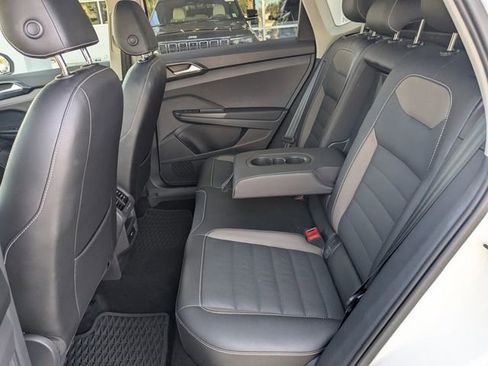 Used 2022 Volkswagen Taos SEL image 12