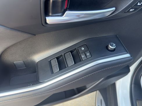 Used 2023 Toyota Highlander Bronze Edition AWD/4WD image 10