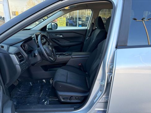 Used 2025 Nissan Rogue SV image 29