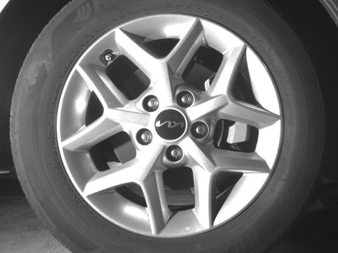 Used 2025 Kia Soul LX w/ LX Technology Package FWD image 20