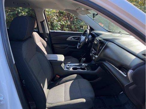Used 2018 Chevrolet Traverse LT image 18
