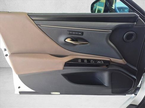 Used 2025 Lexus ES 350 w/ Premium Package FWD image 12