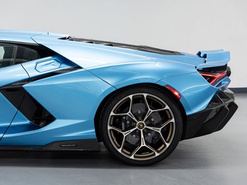 Used 2025 Lamborghini Revuelto image 5