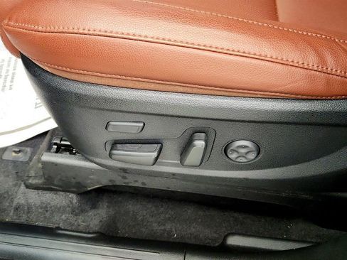 Used 2025 Kia Telluride SX w/ SX Captain's Chair Package AWD/4WD image 12