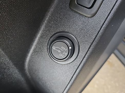 Used 2023 Chevrolet Equinox Premier FWD image 33