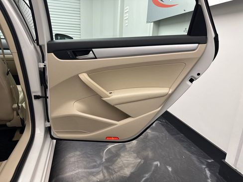 Used 2012 Volkswagen Passat 2.5 SE image 12