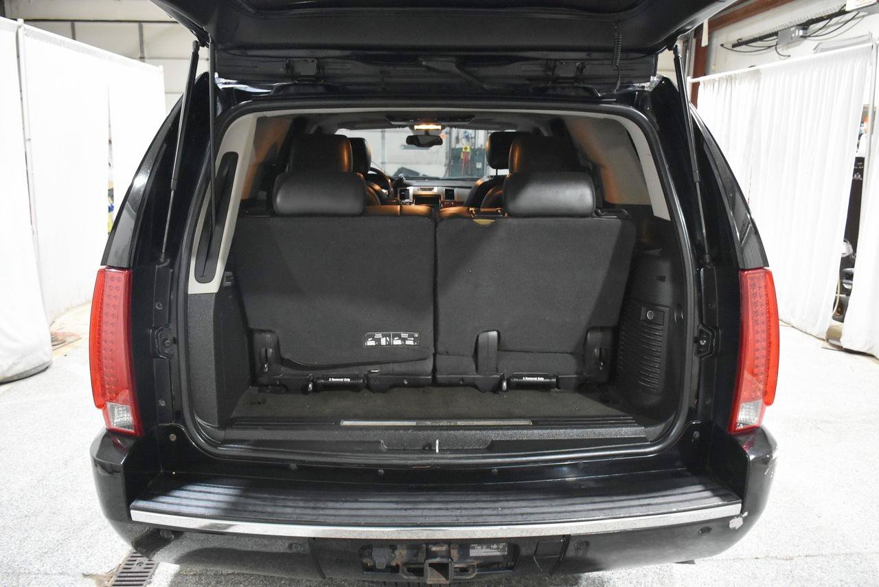 Used 2014 Cadillac Escalade Luxury RWD image 31