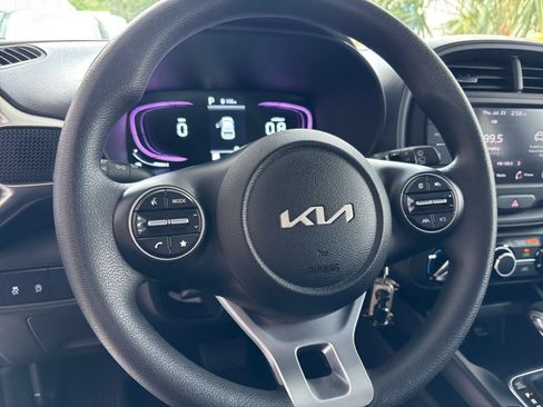 Used 2025 Kia Soul LX w/ LX Technology Package FWD image 28