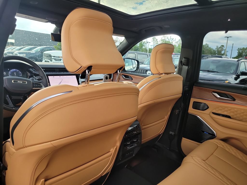 New 2026 Jeep Grand Cherokee Summit w/ Obsidian Package AWD/4WD image 13