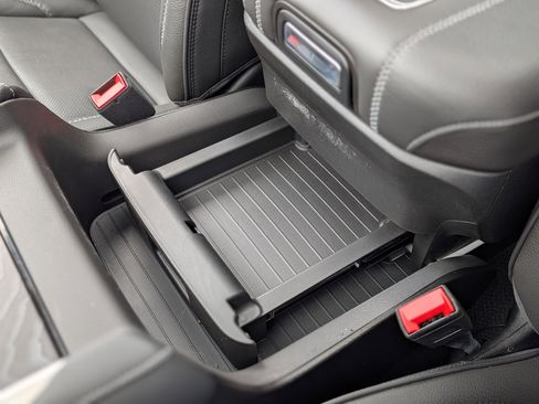 Used 2024 GMC Yukon Denali image 27