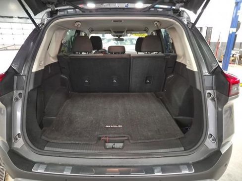 Used 2023 Nissan Rogue SV image 10
