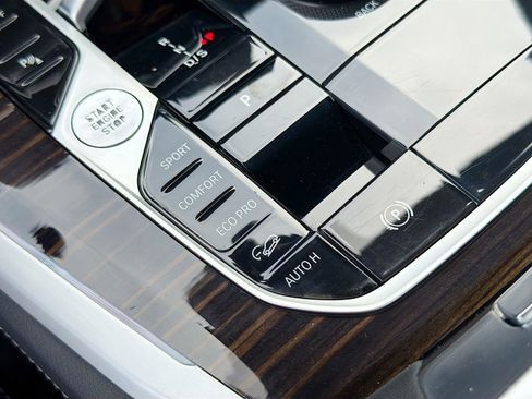 Used 2025 BMW X5 xDrive40i w/ Climate Comfort Package image 30