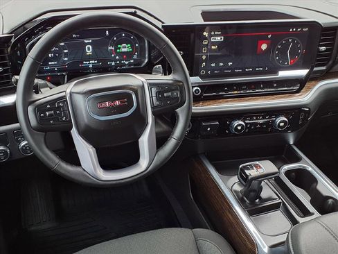 Used 2025 GMC Sierra 1500 Elevation image 13