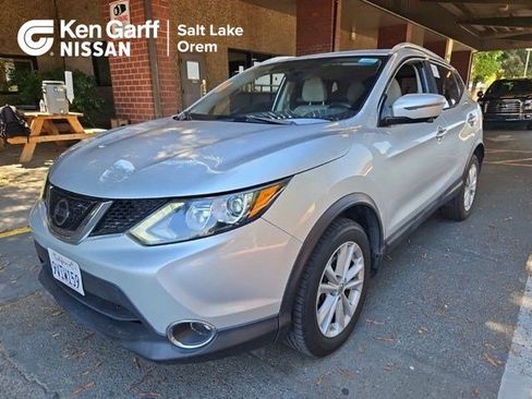 Used 2018 Nissan Rogue Sport SV w/ SV Technology Package FWD image 1