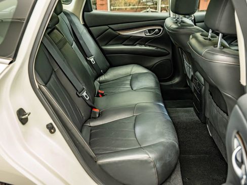 Used 2015 INFINITI Q70 3.7 w/ Deluxe Touring Package AWD/4WD image 44