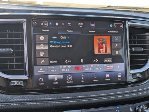 Used 2023 Chrysler Pacifica Limited image 19