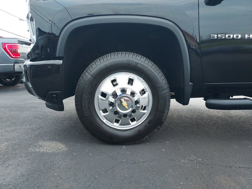 Used 2025 Chevrolet Silverado 3500 LTZ w/ LTZ Plus Package AWD/4WD image 10
