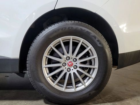 Used 2018 Jaguar F-PACE image 34