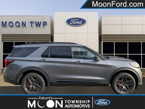 Used 2025 Ford Explorer ST-Line w/ ST-Line Street Pack image 1