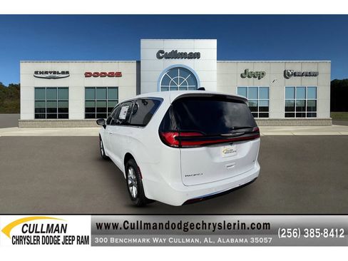 New 2026 Chrysler Pacifica Select image 5