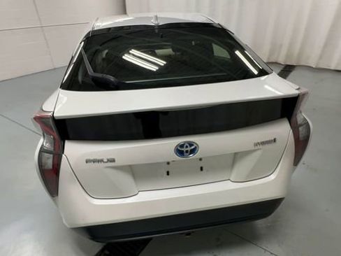 Used 2016 Toyota Prius Four image 7