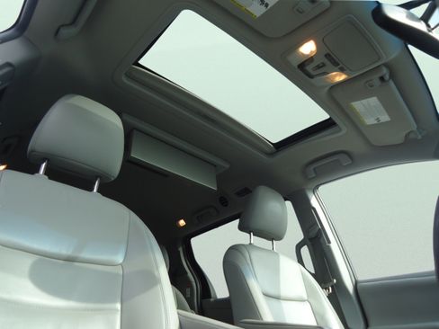 Used 2015 Toyota Sienna XLE Premium AWD/4WD image 28