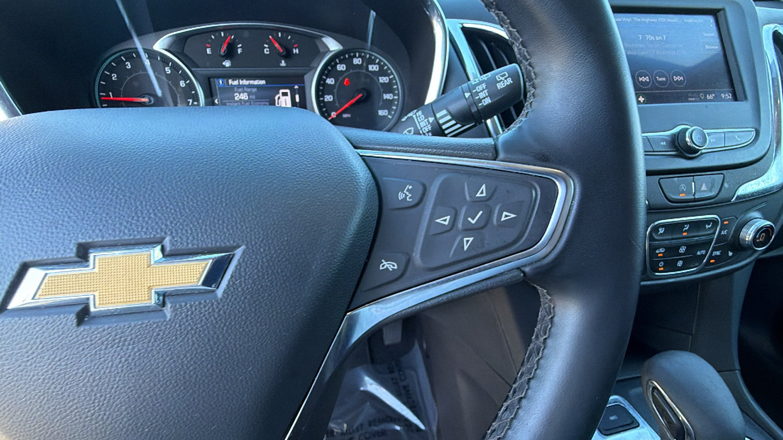 Used 2024 Chevrolet Equinox LT AWD/4WD image 27