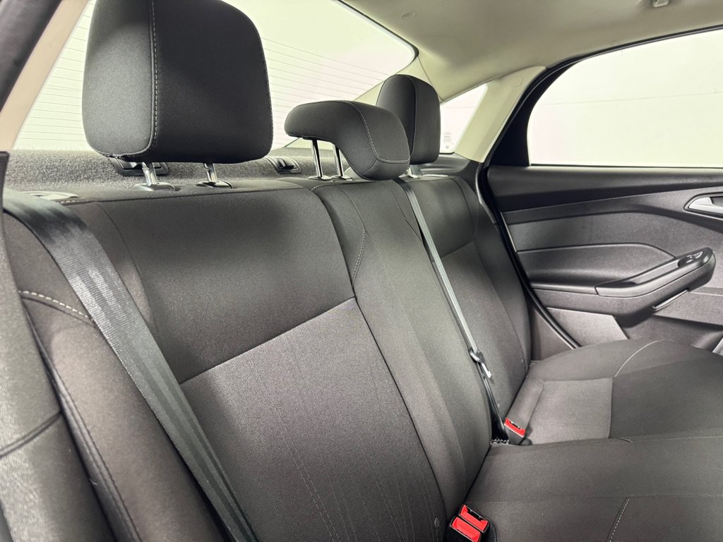 Used 2017 Ford Focus SEL w/ Cold Weather Package FWD image 19