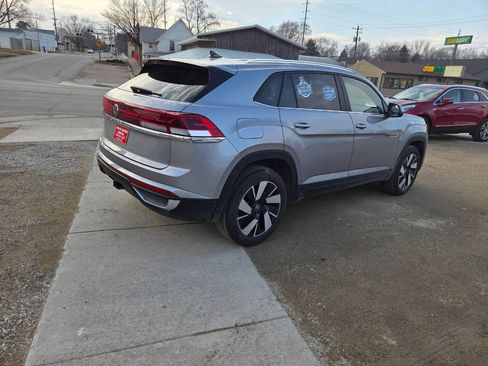 Used 2025 Volkswagen Atlas Cross Sport SE FWD image 3
