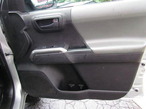 Used 2021 Toyota Tacoma SR5 RWD image 18