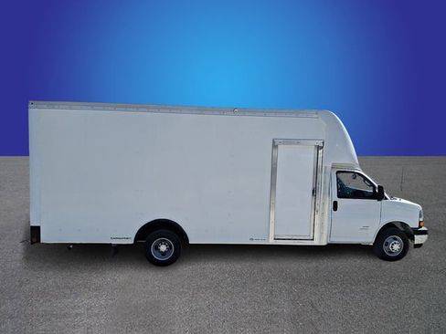 New 2026 Chevrolet Express 4500 w/ Power Convenience Package RWD image 3