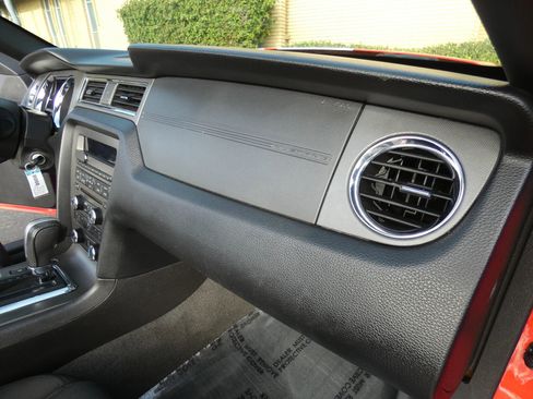 Used 2013 Ford Mustang Convertible image 31