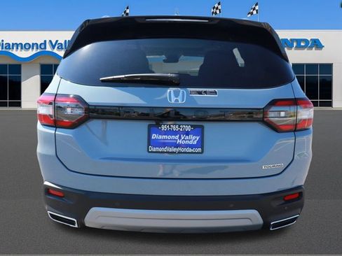 New 2025 Honda Pilot Touring image 5