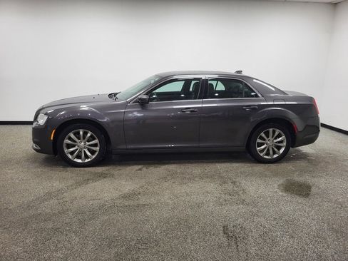Used 2015 Chrysler 300 Limited w/ Driver Convenience Group image 2