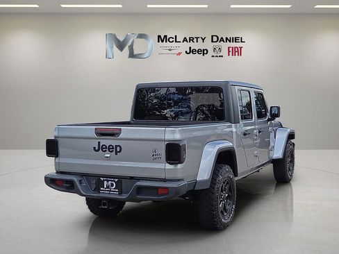 Used 2021 Jeep Gladiator Sport AWD/4WD image 5