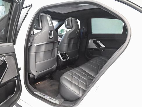 Used 2023 BMW 760i xDrive image 39