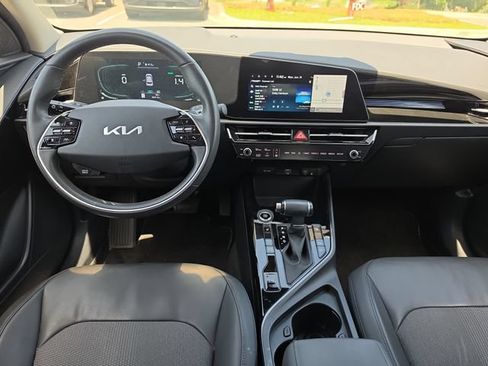 Certified 2023 Kia Niro EX FWD image 7